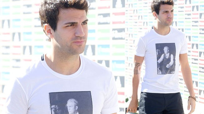 Cesc Fabregas trông rất thư sinh.